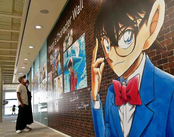 鸟取县柯南机场再添新景 21米艺术墙集合60名角色