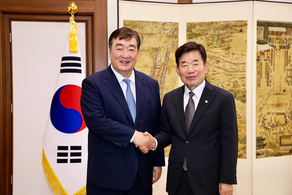 驻韩大使邢海明会见韩国国会议长金振杓